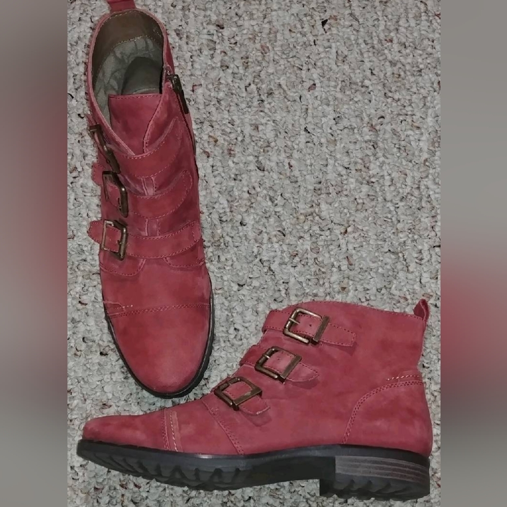 Earthies suede leather booties